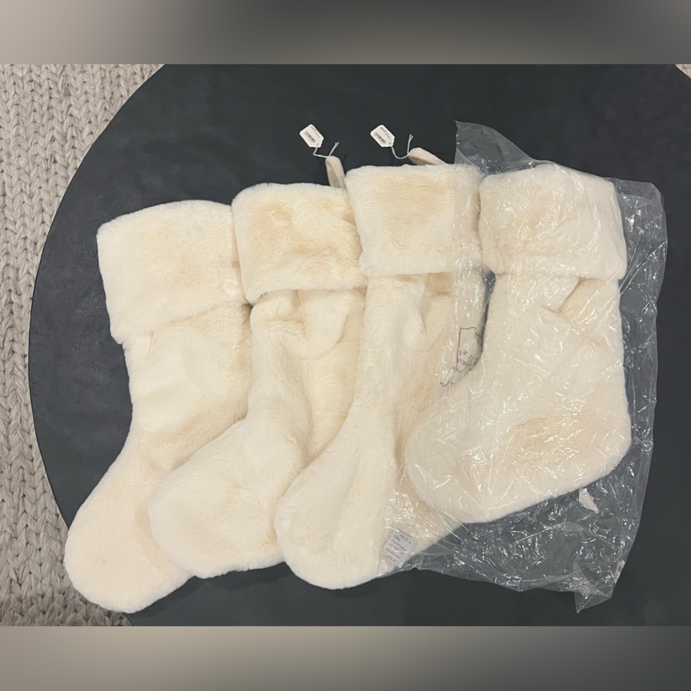 NEW!! FABULOUS FURS TREE SKIRT AND 4 STOCKINGS - DONNA SALYERS